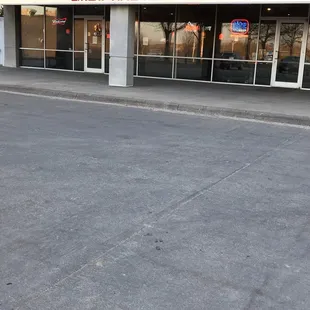 Located at the end of a strip mall, you'll find decent and fresh Chinese food here