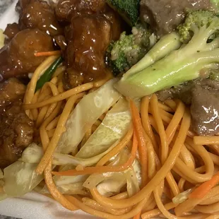 beef, broccoli, and noodles