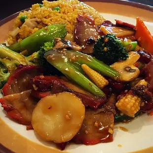 Roast pork with garlic sauce ($4.50 lunch price)