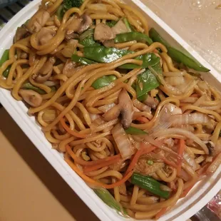 Vegetable lo mein
