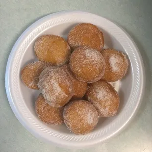 The Chinese food is delicious .