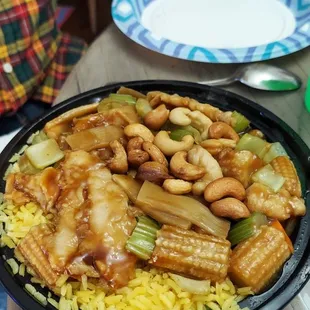 Chicken with cashew.