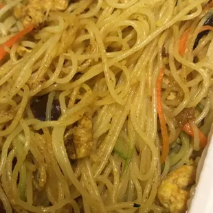 Shredded Duck curry with rice noodle
