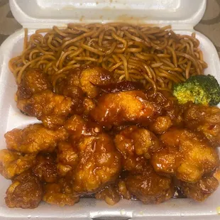 Plain lo mein and general tso chicken