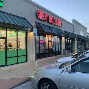 the front of a great wall buffet restaurant