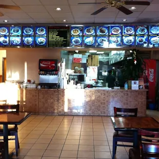 the interior of a fast food restaurant