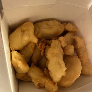 Small battered chicken pieces to dip in sweet and sour sauce.