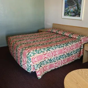 Nice room for a good price. Had everything I need for a good night night stay, a nice flat screen TV and comfortable bed.