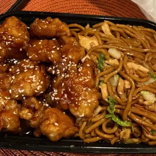 Sesame Chicken with Chicken Lo mein.. Also had a amazing spring roll.. so much flavor .. I will be coming back soon !