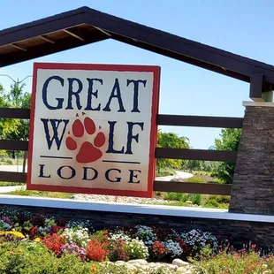Beautiful flowers and the Great Wolf Lodge sign to welcome you and your family!