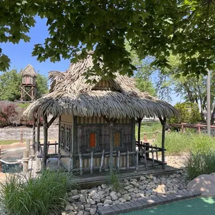 mini golf course features