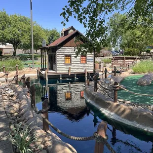 mini golf course features