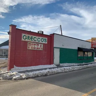 the exterior of a restaurant