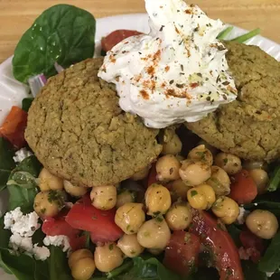 Mediterranean Salad with Flafel