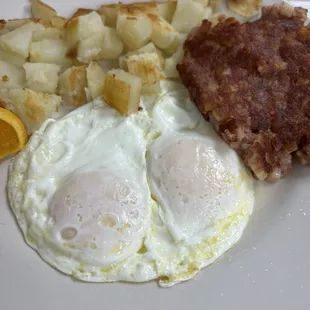 2 eggs with hash and potatoes