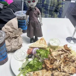 Food looks and taste awesome I got the chicken plate