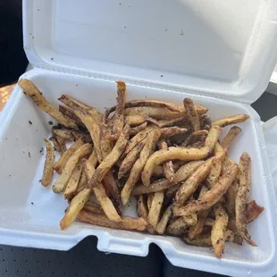 Fries with lemon and oregano