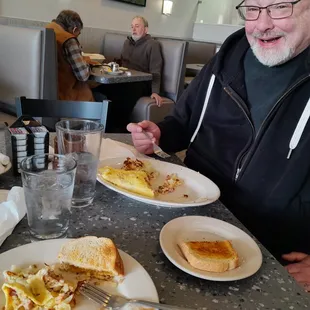 Partially devoured Farmer's Omelette with hearty rye toast. 16 and 20 oz mixing glasses made of GLASS for the ice water - a nice touch.