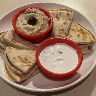 Hummus plate
