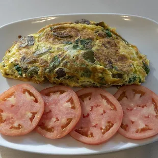 an omelet and tomatoes