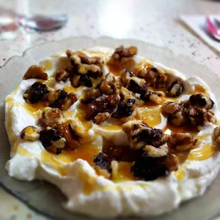 Yogurt dessert
