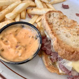 Gf corned beef Reuben
