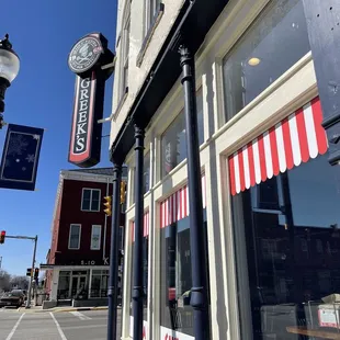 the outside of a restaurant