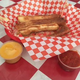 Breadsticks (there were 6) we got the garlic butter breadsticks with cheese and marinara dipping sauces