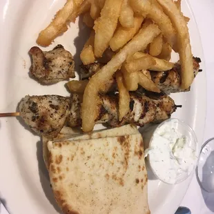 Chicken Slouvaki Platter with salad on the side