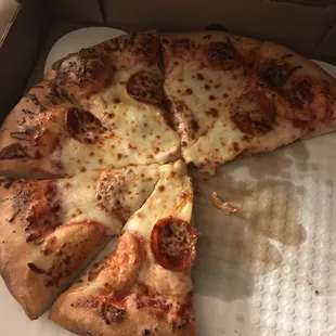 Simple pepperoni - a medium was smaller than I anticipated, feeds 2-3 depending on appetite.