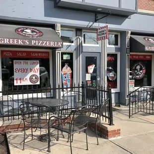 Greek&apos;s Pizzeria