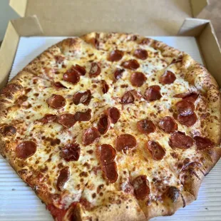 Extra large pepperoni pizza