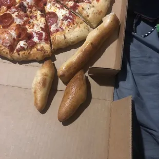 Bread sticks( supposed to be 6 full bread sticks)