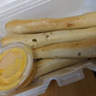 Breadsticks come 6 to an order....w/cheese