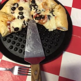 Cheese pizza with black olives