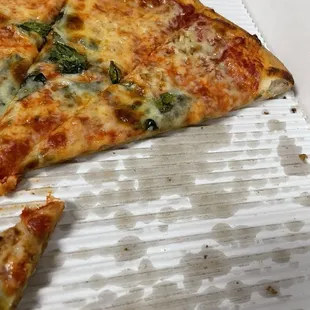Organic Spinach Deluxe Pizza
