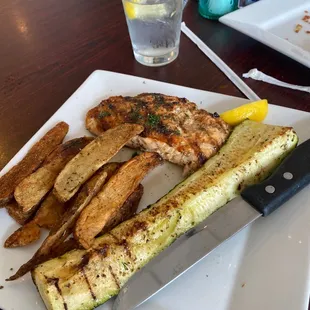 Salmon with roasted potatoes and zucchini