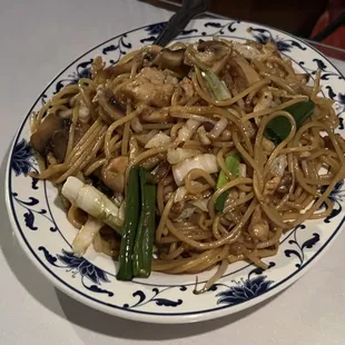 Avoid the lo mein as it&apos;s made with spaghetti