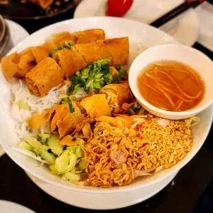 Egg roll vermicelli noodles