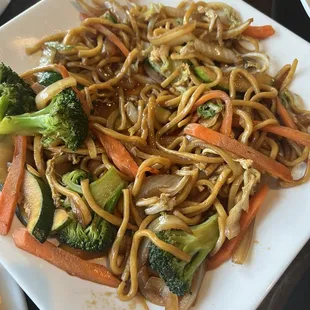 This is vegetable lo mein I ordered for my daughter, she was satisfied with this dish.