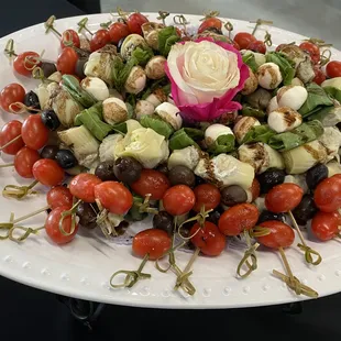 CAPRESE SKEWERS
Artichoke hearts, olives,vine-ripened cherry  tomatoes and mozzarella cheese balls, drizzled with balsamic and olive oil.