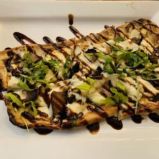 Mushroom and goat cheese balsamic  drizzle flatbread