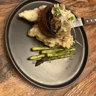 Special Filet with bacon, crabmeat, mashed potatoes and asparagus