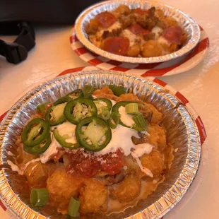Jalapeños carnitas, pizza tots