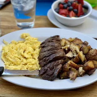 Skillet steak with potatoes