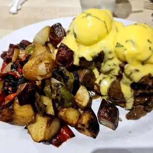 Short rib eggs benedict