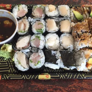 Pick 3 rolls (white tuna, yellowtail and eel avocado)