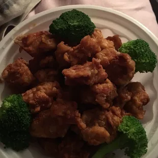 a plate of chicken and broccoli