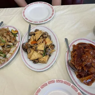 Veggie chow fun, tofu/mushroom, mandarin fried chicken