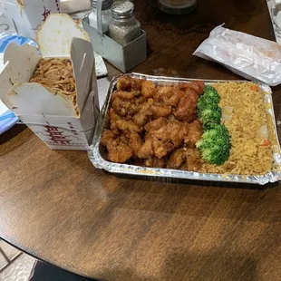 General Tso&apos;s Chicken &amp; Chicken Lo Mein